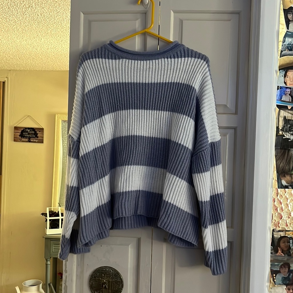 Women’s blue and white stripped knit scoop neck sweater